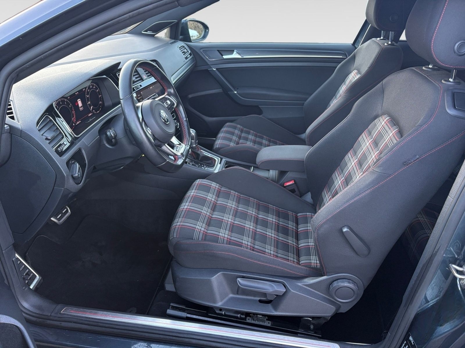 Volkswagen Golf GTI Performance 2,0 TSI DSG Dynaudio LED foto 8