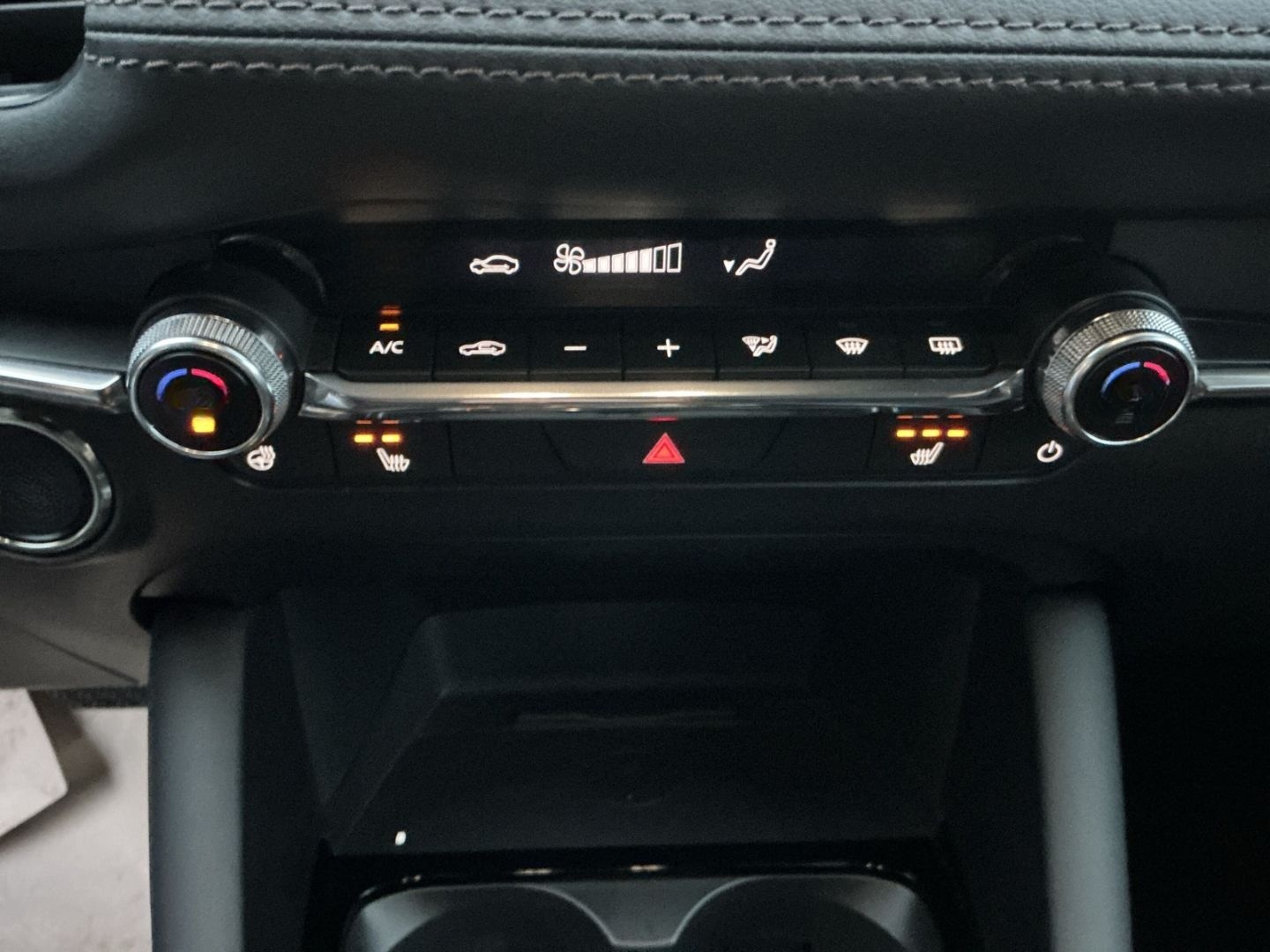 Mazda 3 2.5 AT Exclusive-Line Matrix Bose 360 HUD ACAA foto 14