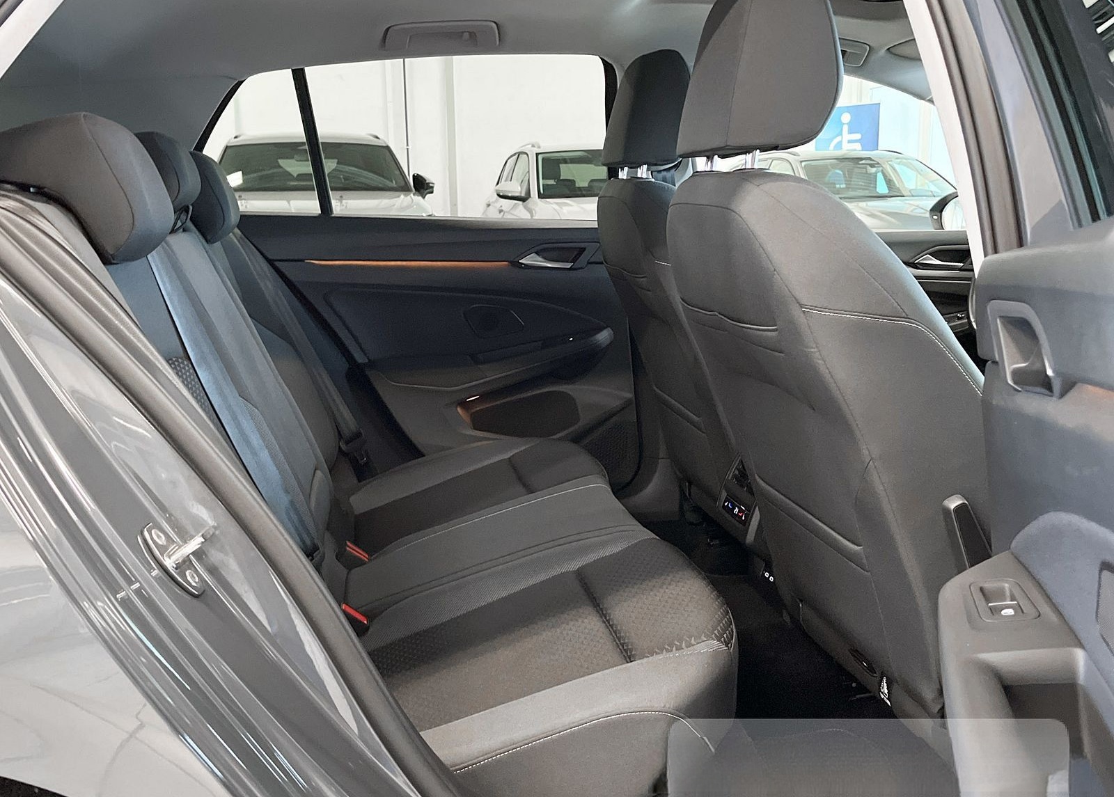 Volkswagen Golf VIII 1.5 TSI Active Pano Standheizung Navi foto 8