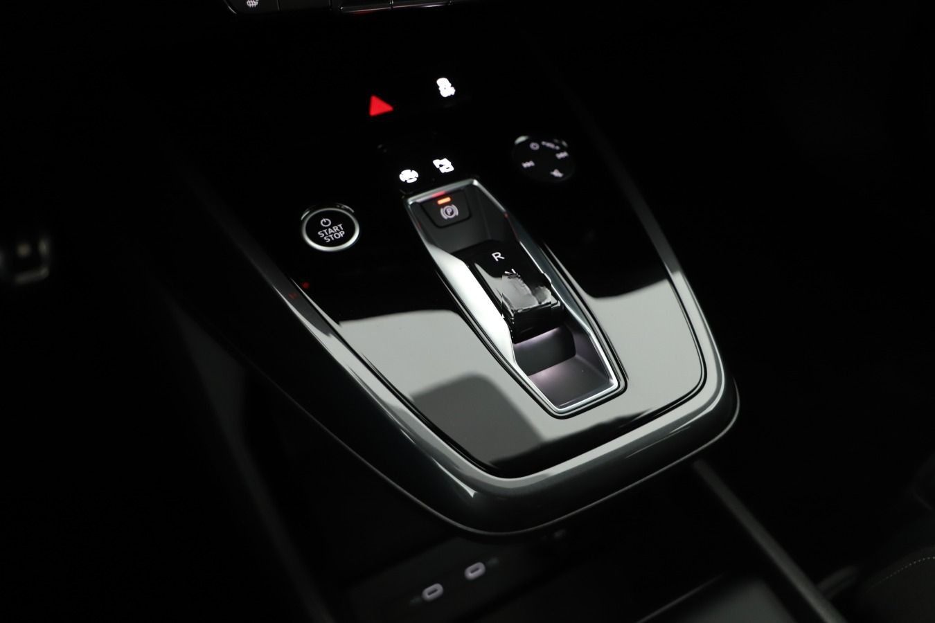 Audi Q4 e-tron 40 S-Line LED/ACC/HuD/Kamera/Navi/AHK foto 12