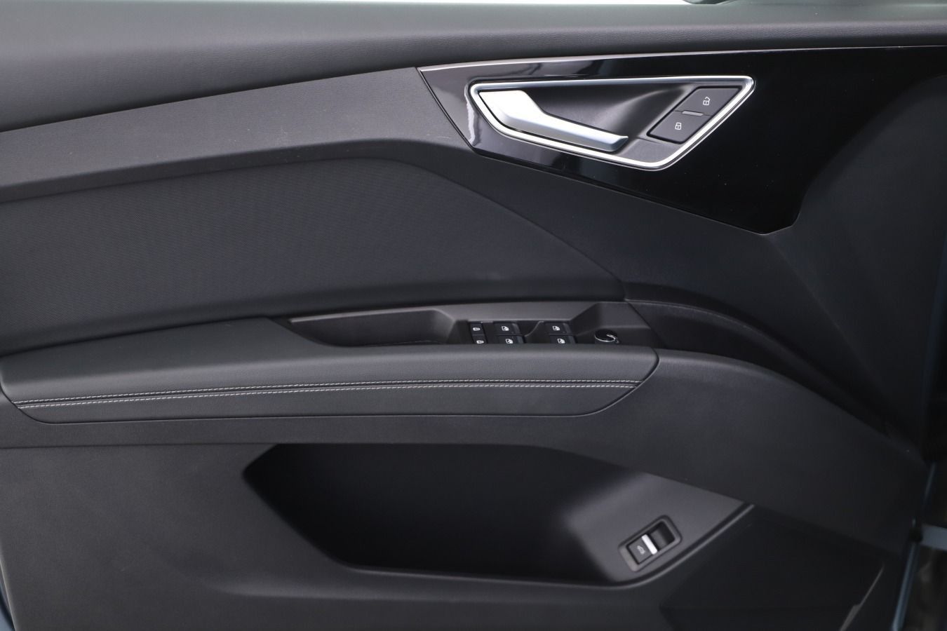 Audi Q4 e-tron 40 S-Line LED/ACC/HuD/Kamera/Navi/AHK foto 13