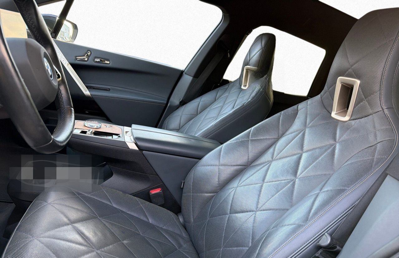 BMW iX xDrive40 Sport Pano SiHz LASER Harman DrAssPr foto 12
