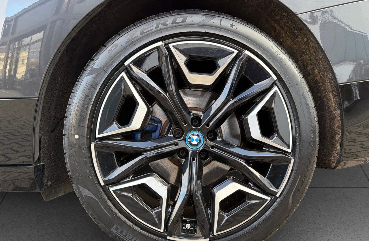 BMW iX xDrive40 Sport Pano SiHz LASER Harman DrAssPr foto 19