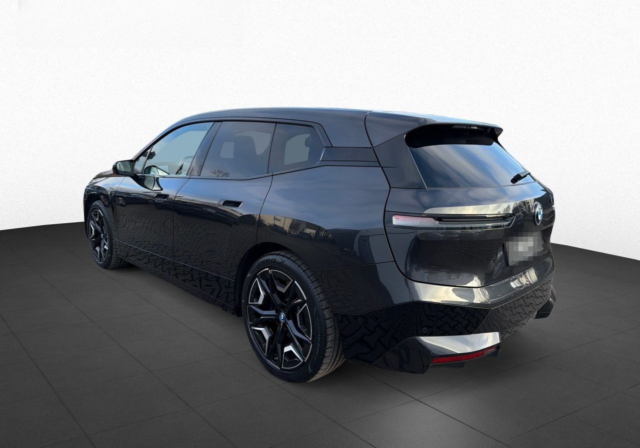 BMW iX xDrive40 Sport Pano SiHz LASER Harman DrAssPr foto 10