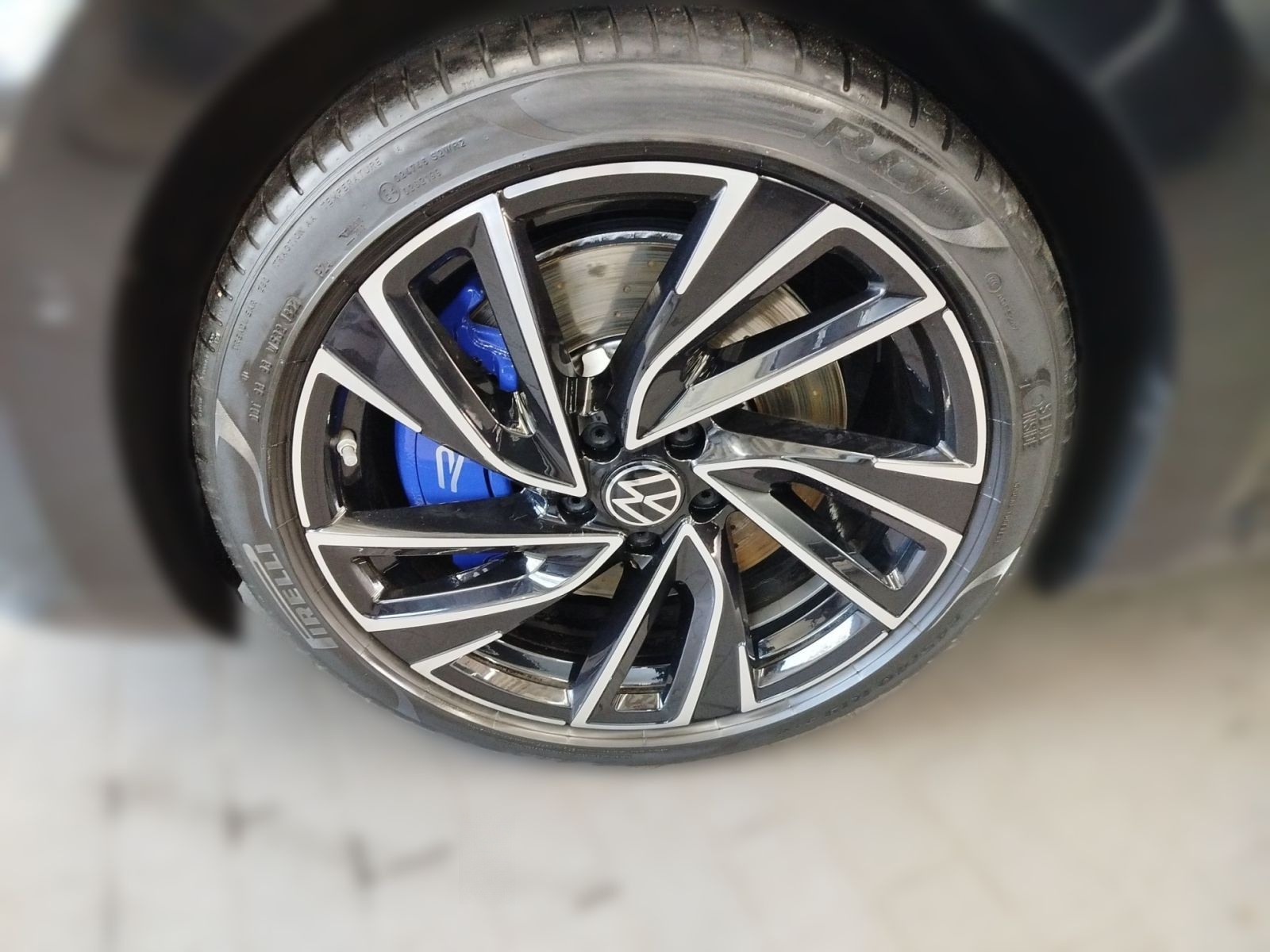 Volkswagen Arteon R 2.0 TSI DSG 4M LED AHK HUD KAM LEDER foto 3