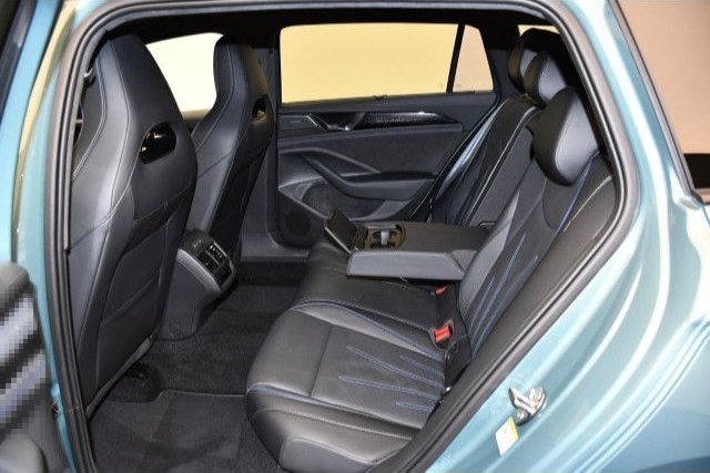 Volkswagen Passat Variant 1.5 eTSI Hybrid DSG R-Line Matrix foto 12