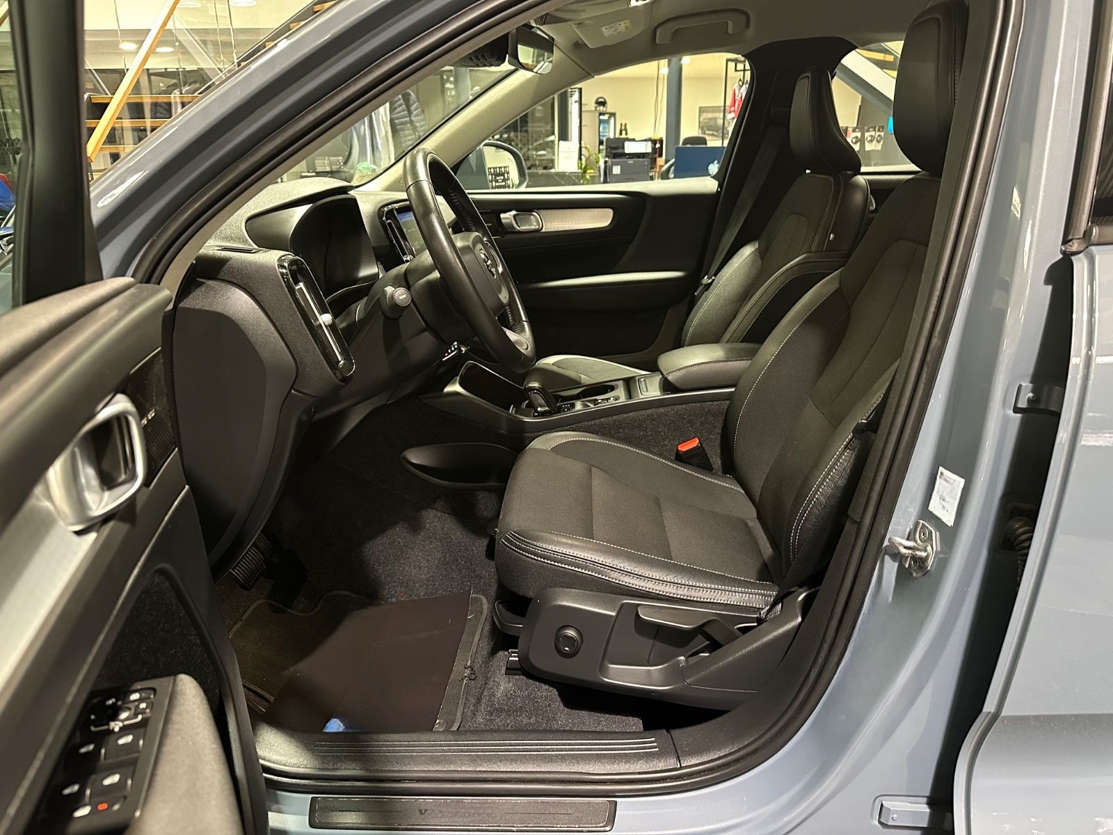 Volvo XC40 D3 Momentum Pro Geartronic S-HE/NAV/AHK/R-C foto 14