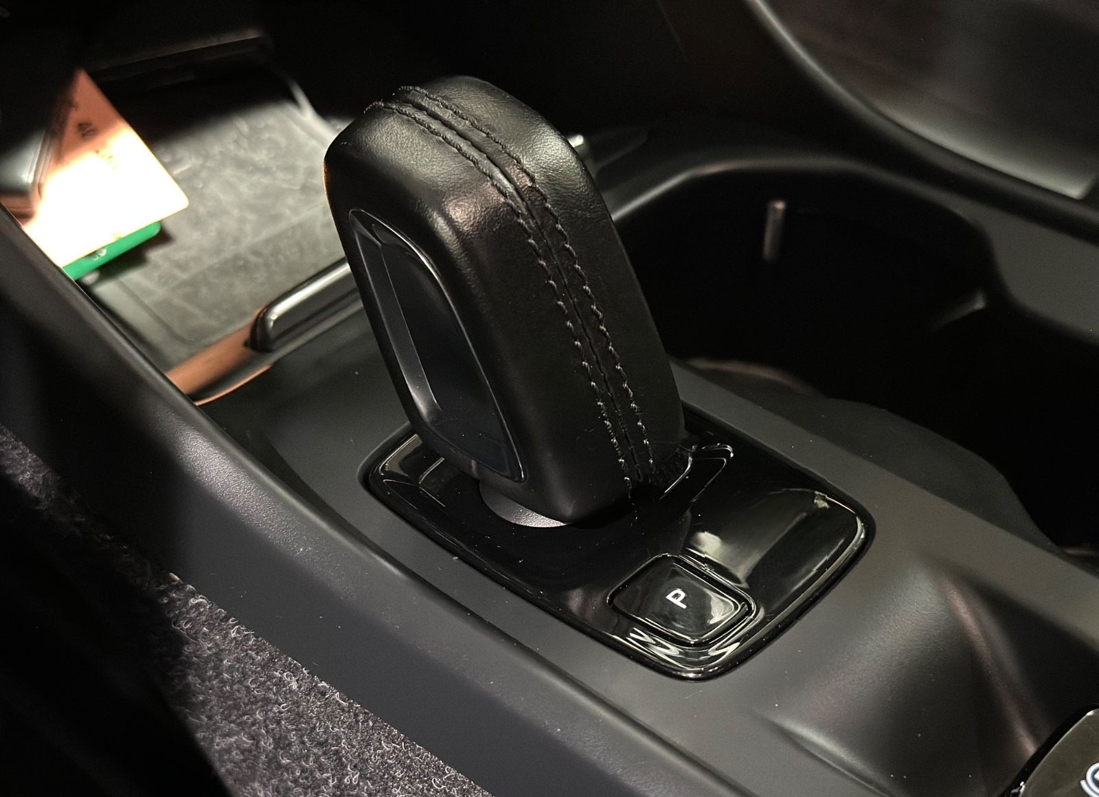 Volvo XC40 D3 Momentum Pro Geartronic S-HE/NAV/AHK/R-C foto 25