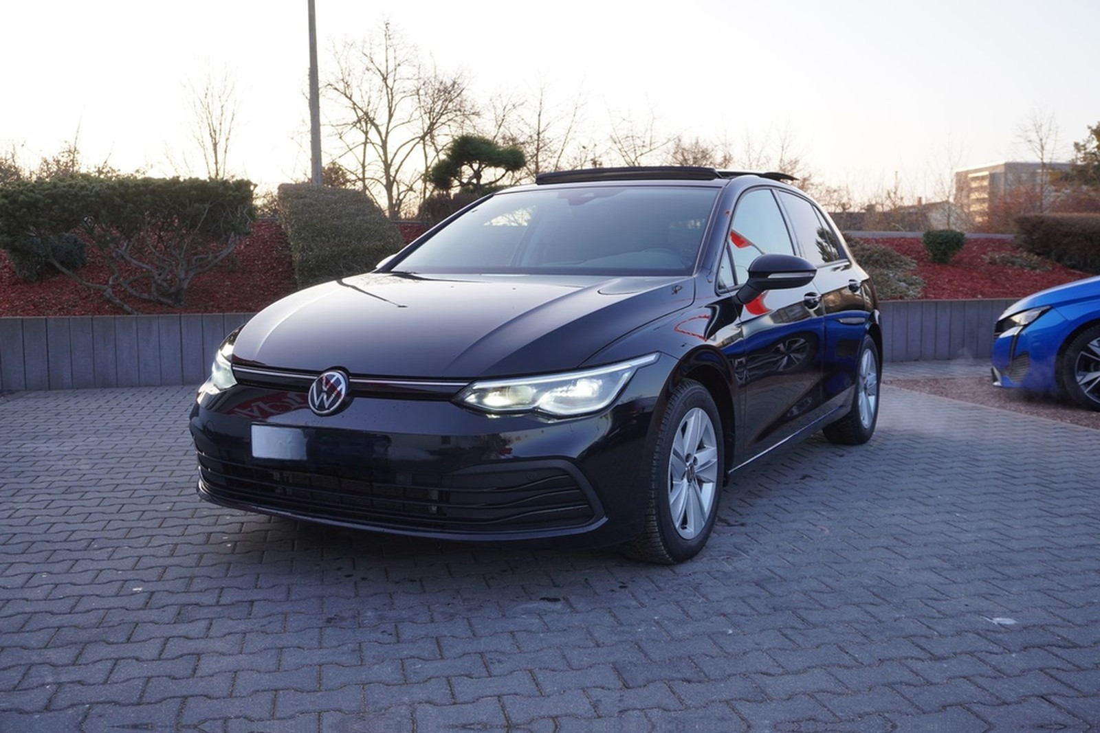 Volkswagen Golf VIII 2.0 TDI DSG  Life LED Navi ACC PDC foto 2