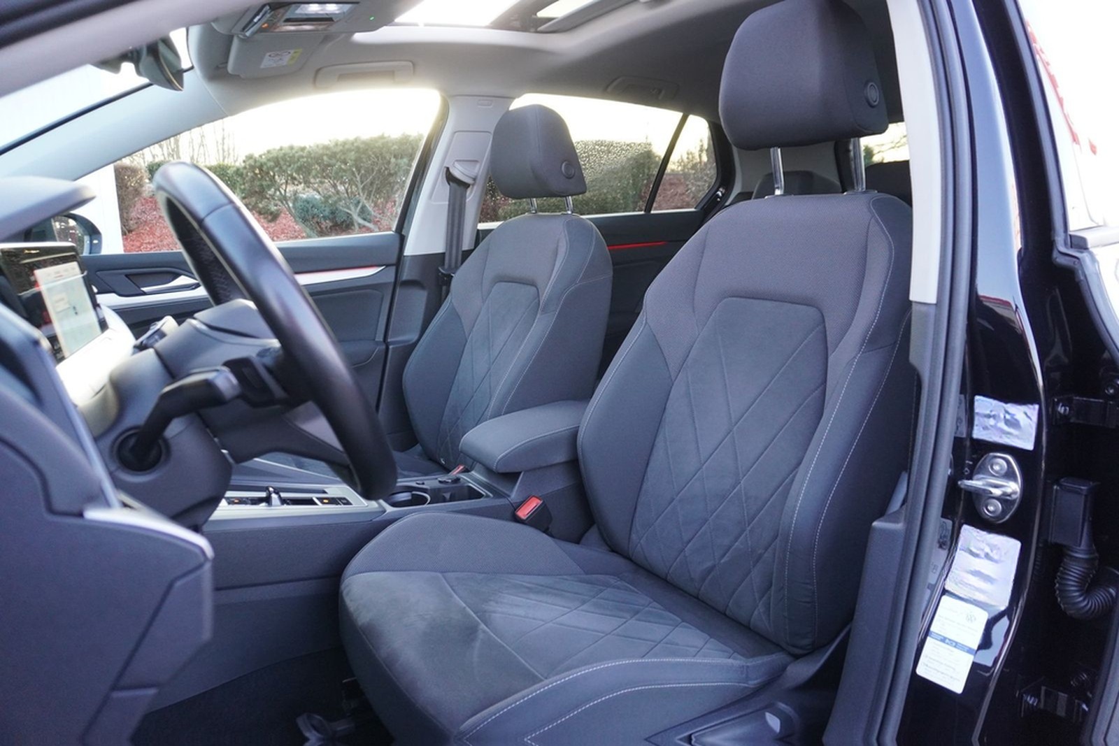 Volkswagen Golf VIII 2.0 TDI DSG  Life LED Navi ACC PDC foto 11