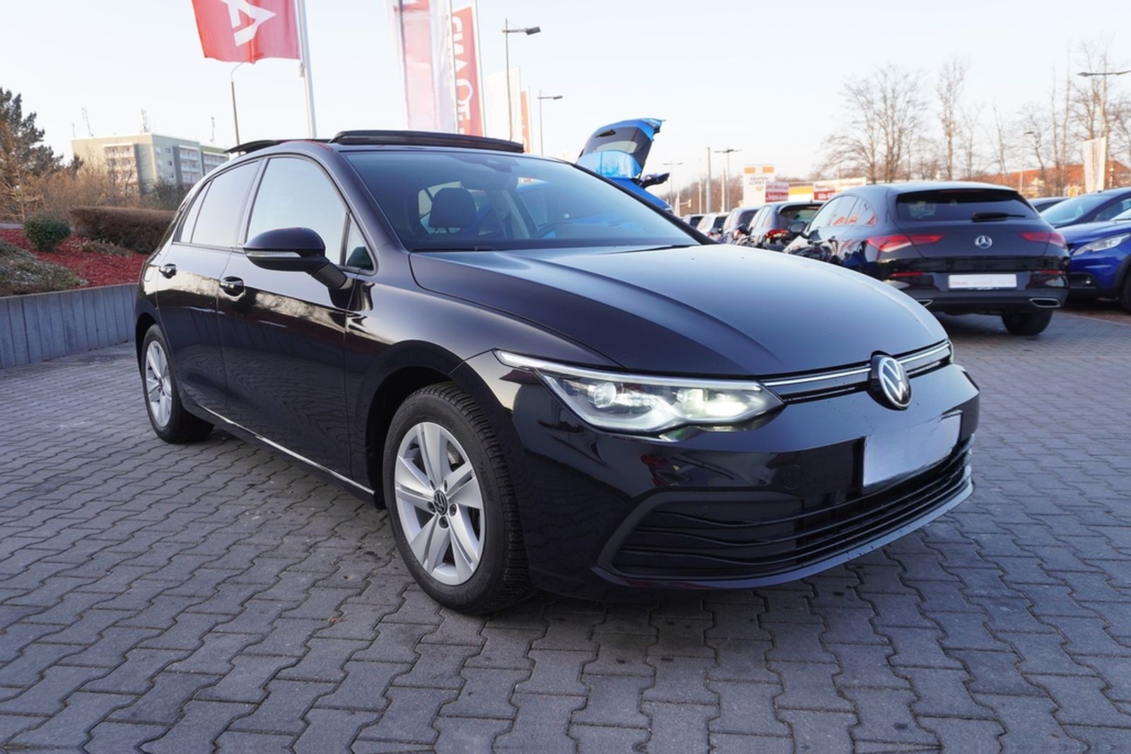 Volkswagen Golf VIII 2.0 TDI DSG  Life LED Navi ACC PDC foto 6