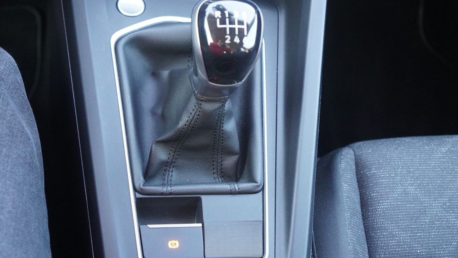 Volkswagen Golf VIII 1.5 TSI Life LED ACC Kamera Navi AHK foto 23