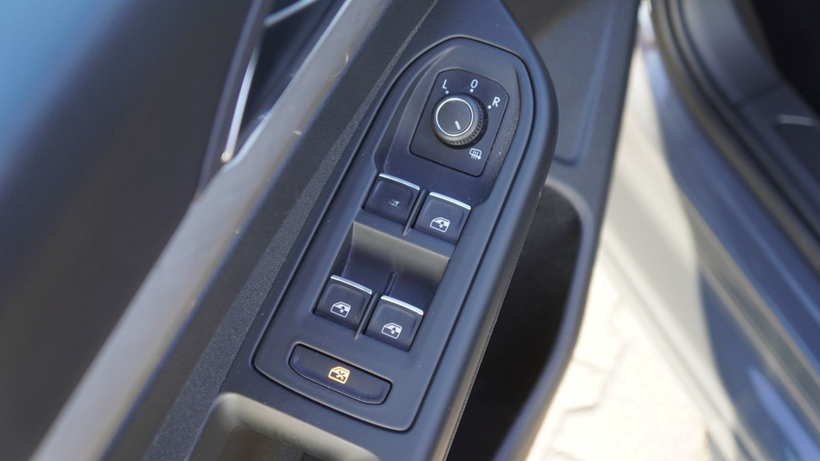 Volkswagen Golf VIII 1.5 TSI Life LED ACC Kamera Navi AHK foto 25