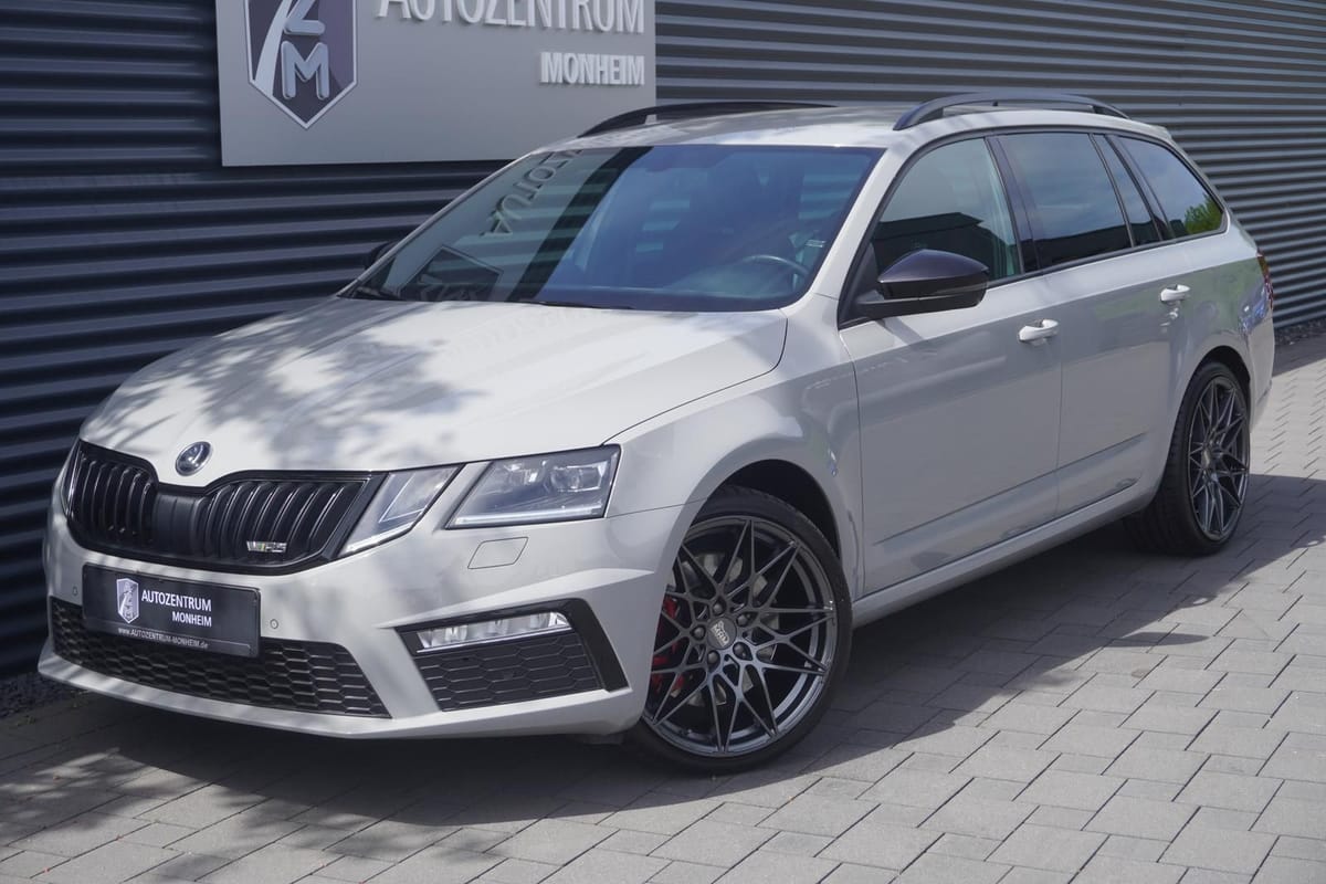 Skoda OCTAVIA RS VIRTUAL SONDERLACKIERUNG NAVI LED