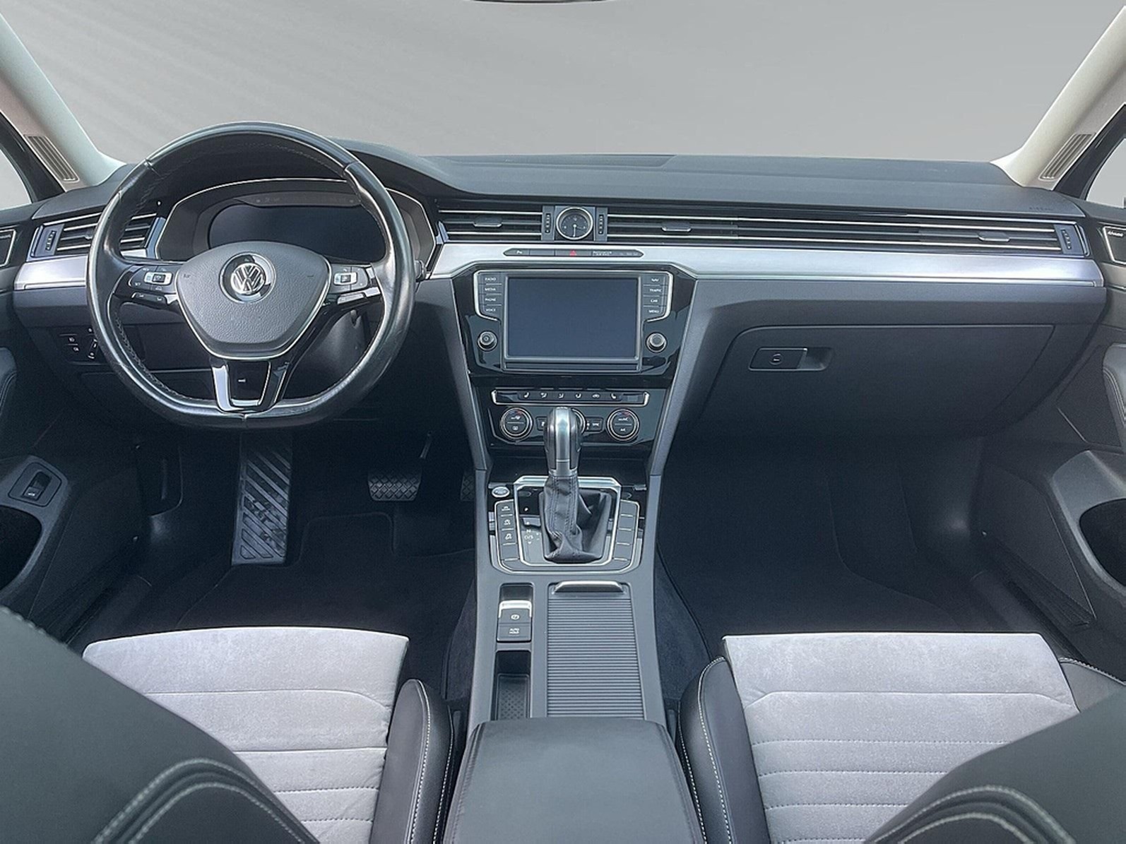 Volkswagen Passat Variant 2.0 TSI DSG Highline LED PANO NAV foto 13