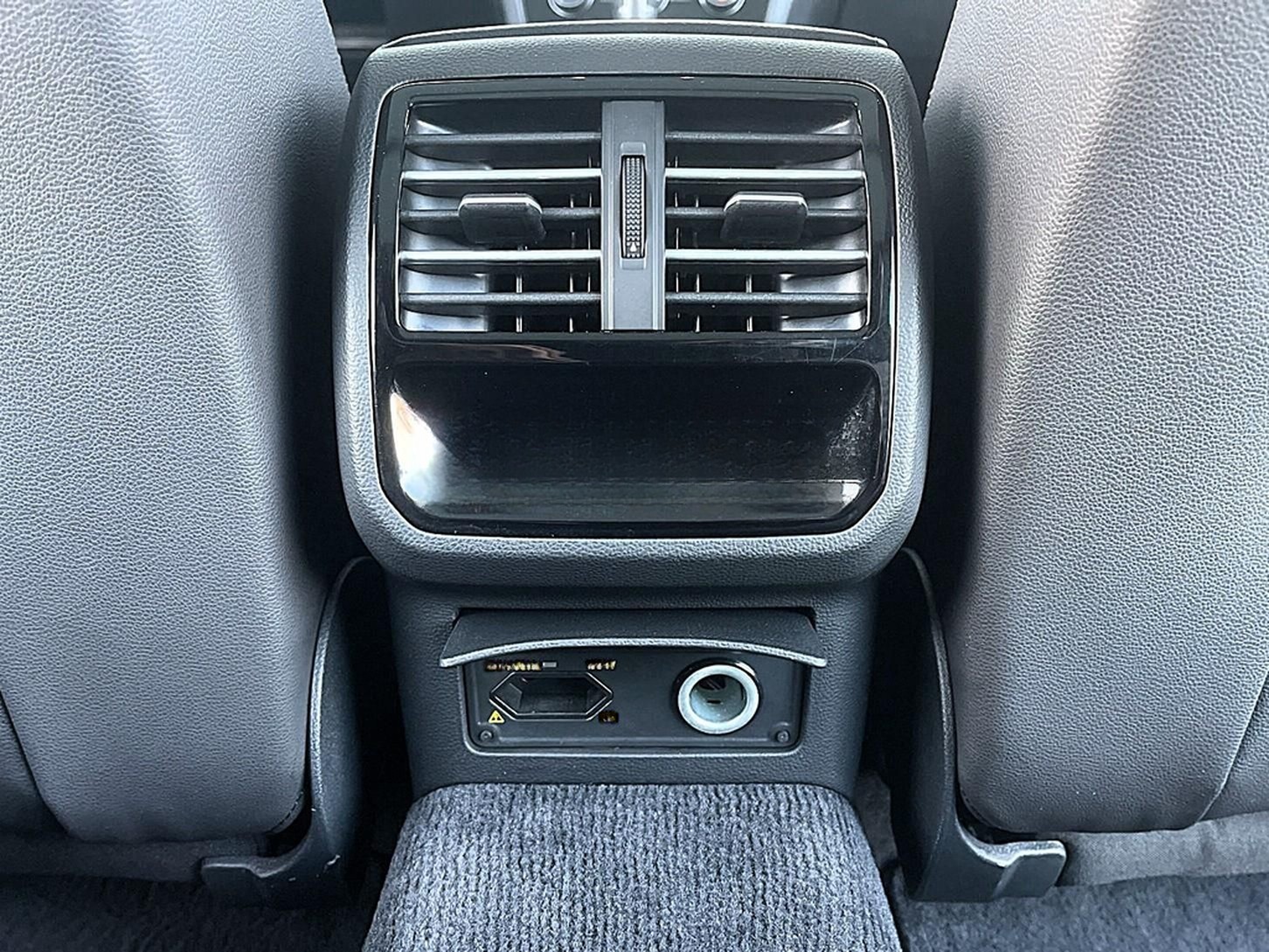 Volkswagen Passat Variant 2.0 TSI DSG Highline LED PANO NAV foto 19