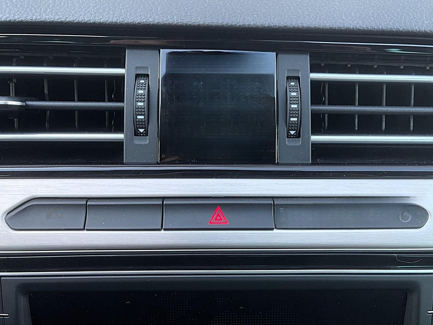 Volkswagen Passat Variant 2.0 TSI DSG Highline LED PANO NAV foto 25
