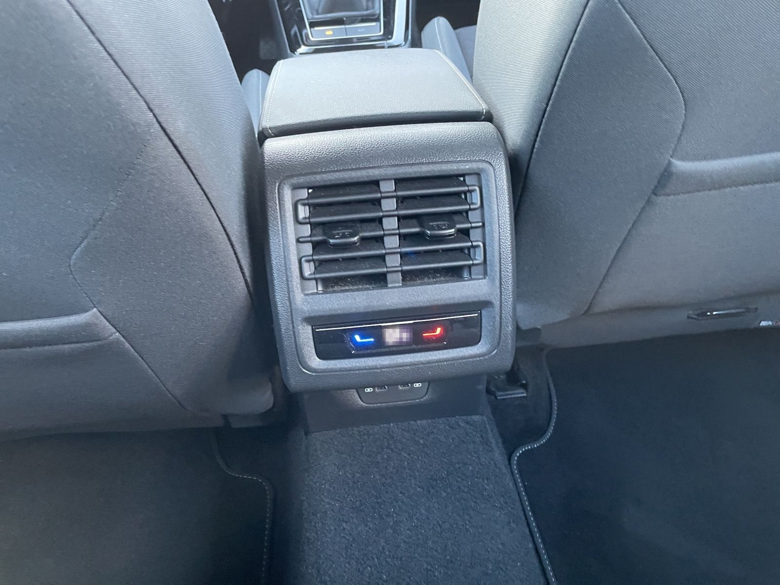Volkswagen Golf VIII Variant Style TSI LED+ ACC SH RearView foto 22