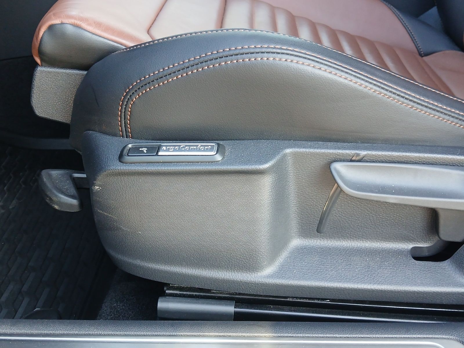 Volkswagen Passat Variant TDI R-Line DSG Matrix AHK Navi Le foto 24