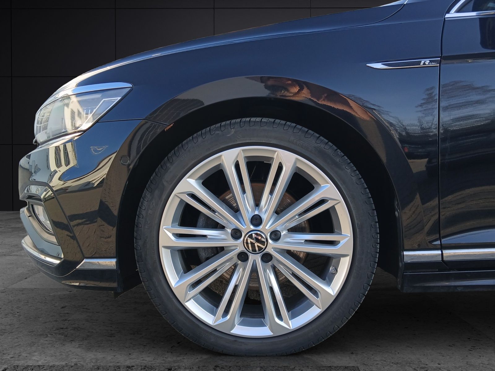 Volkswagen Passat Variant TDI R-Line DSG Matrix AHK Navi Le foto 9