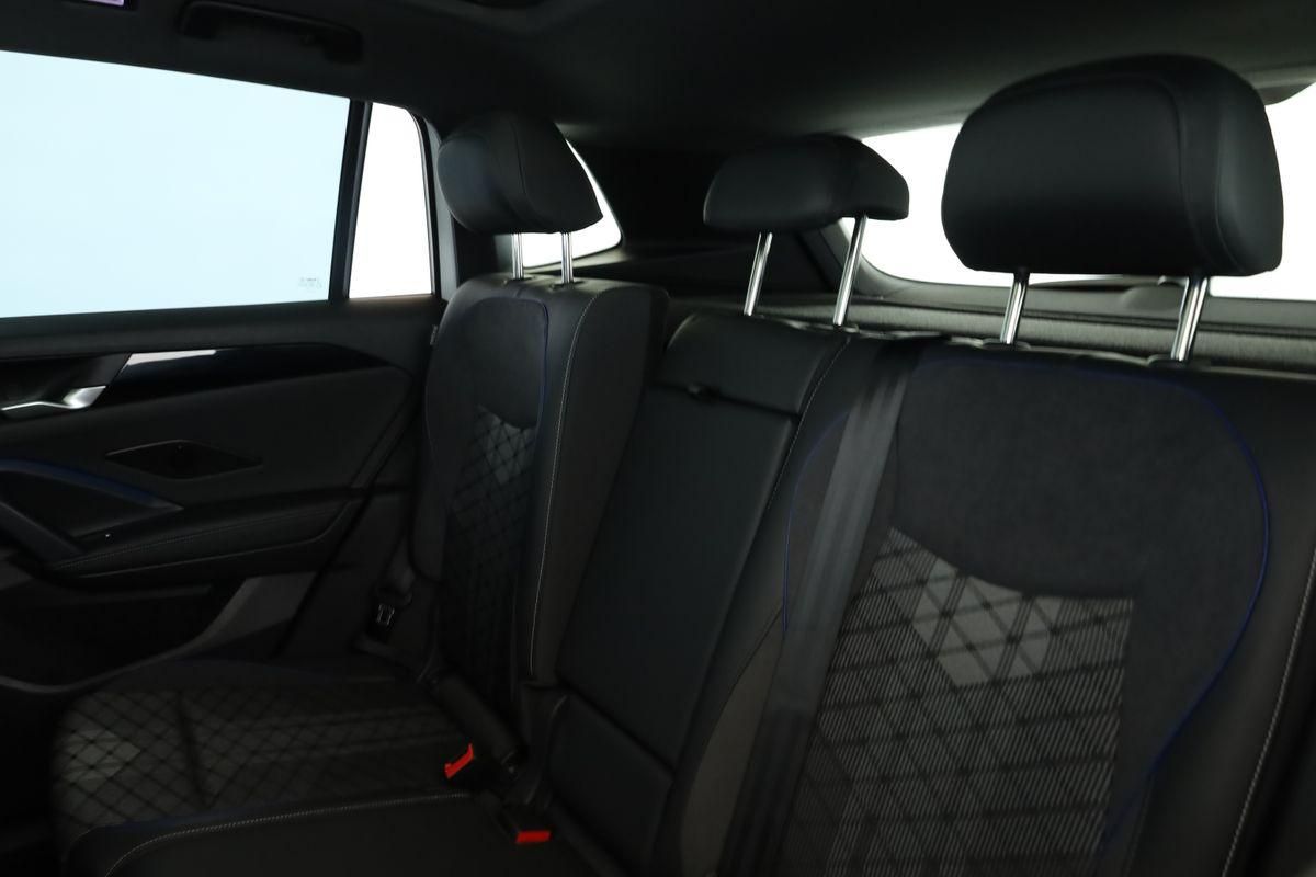 Volkswagen Tiguan 2.0 TDI DSG R-Line Pano Navi Keyless 20" foto 17
