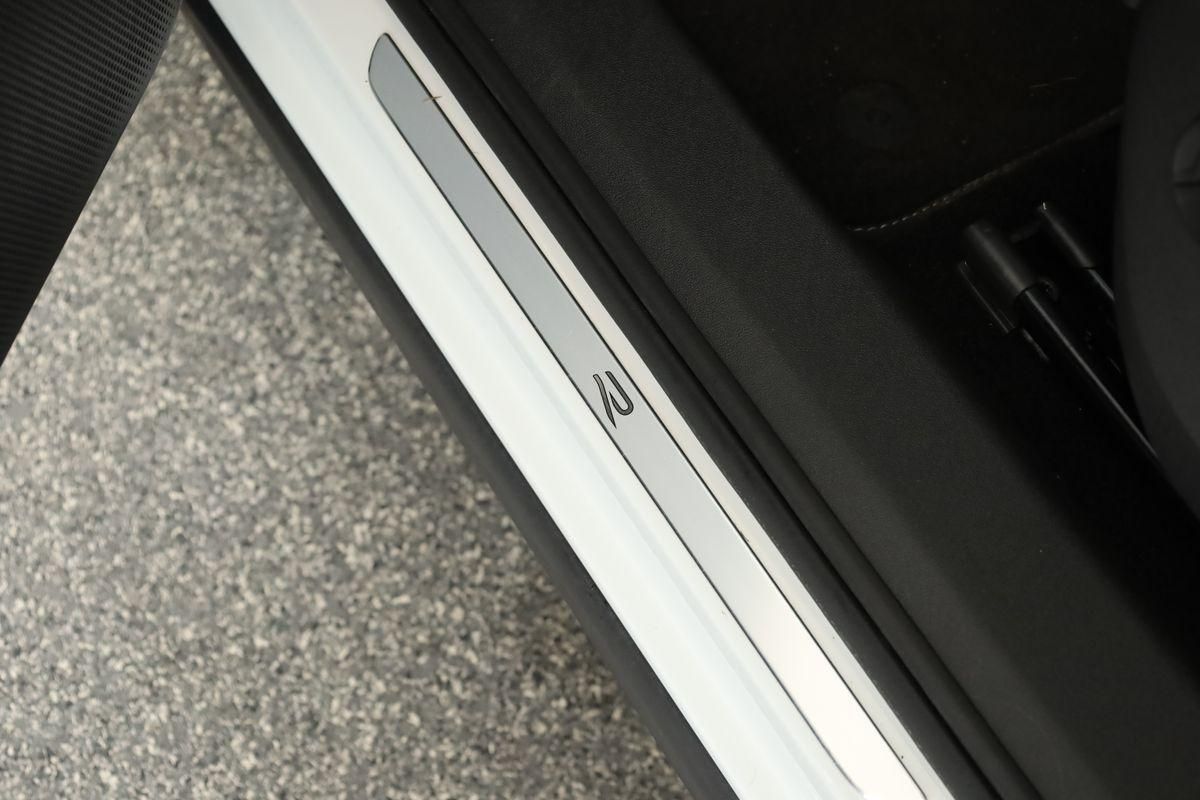 Volkswagen Tiguan 2.0 TDI DSG R-Line Pano Navi Keyless 20" foto 20