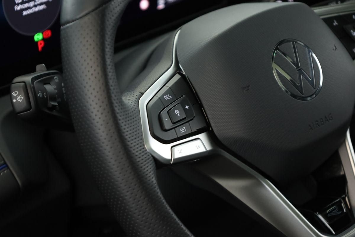 Volkswagen Tiguan 2.0 TDI DSG R-Line Pano Navi Keyless 20" foto 21