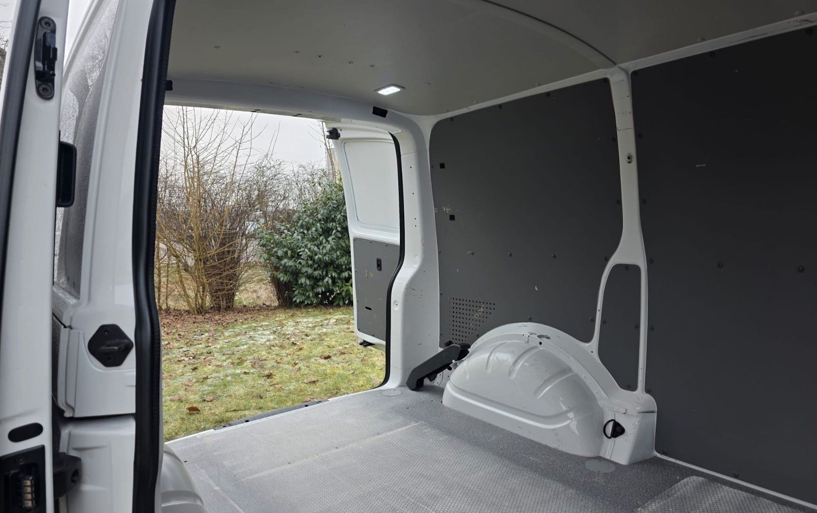 Volkswagen T6.1 Transporter Kasten FWD/PDC/AHK/ foto 8