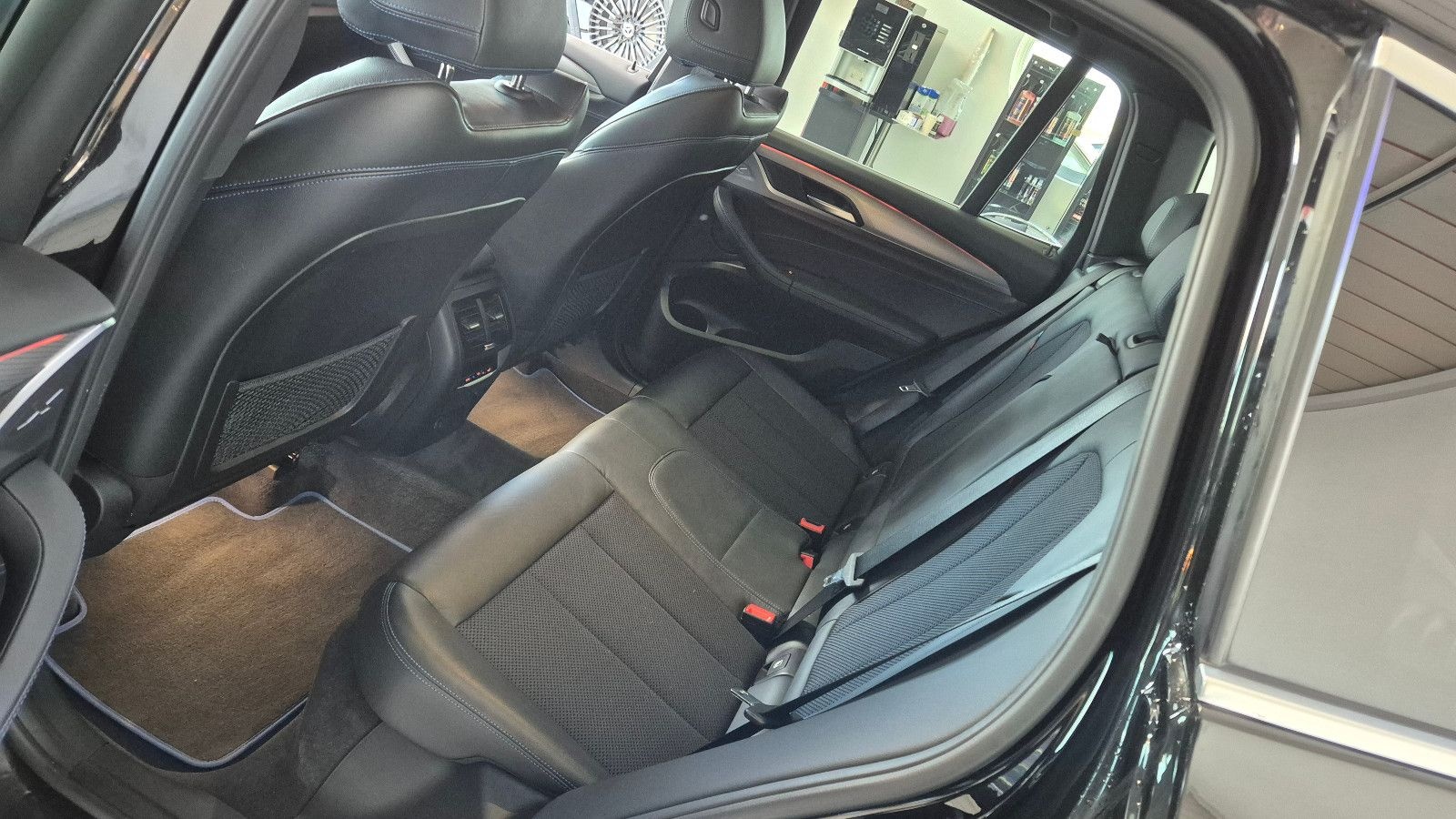 BMW X3 xDrive 20 i M Sport ALU LRH PDC SHZ STANDH foto 18