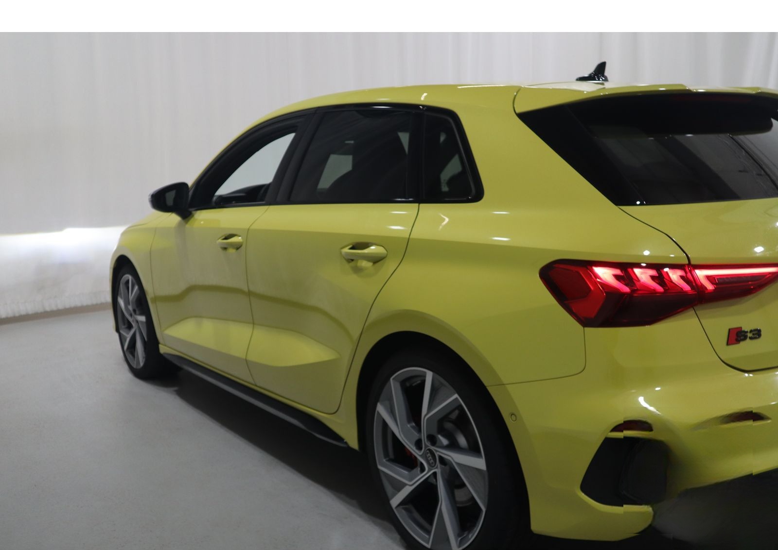 Audi S3 Sportback 2.0 TFSI quattro B&O*Pano*Matrix * foto 13