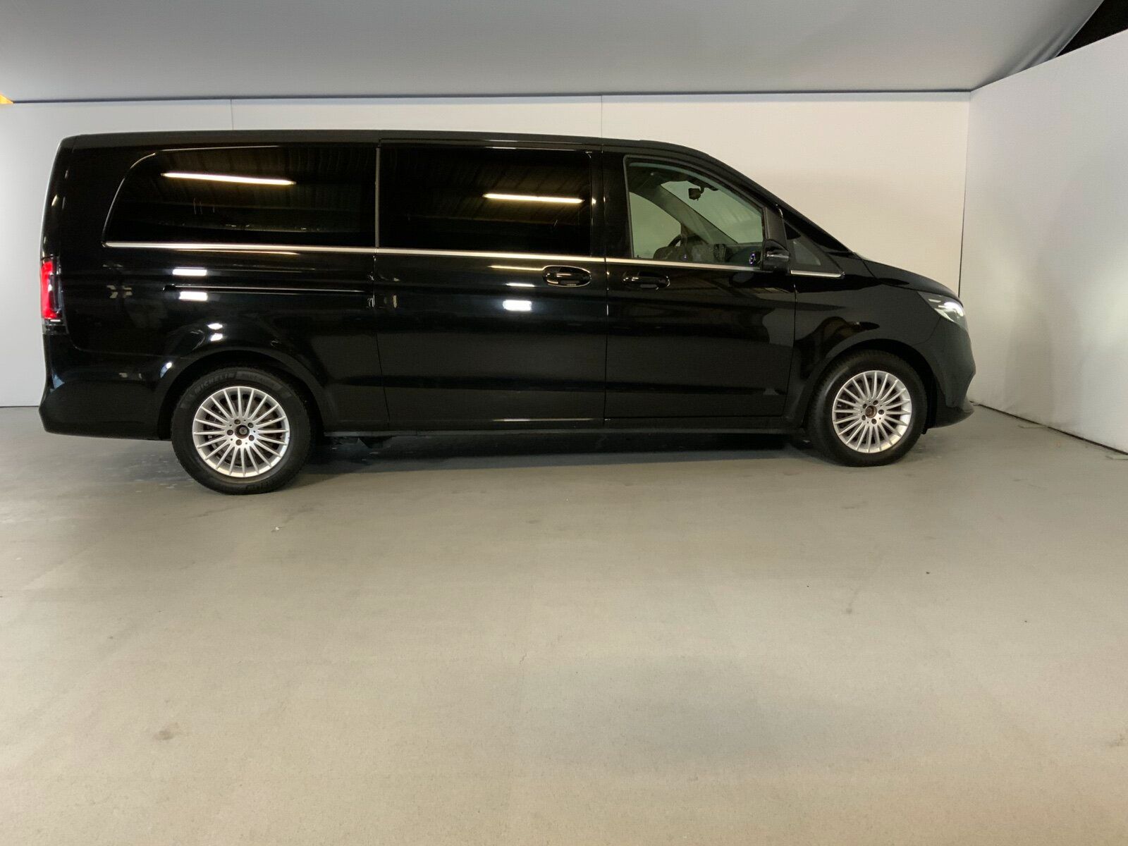 Mercedes-Benz V 300 d 4M AVA/EL DISTR. Standhz. M-BEAM Leder foto 4