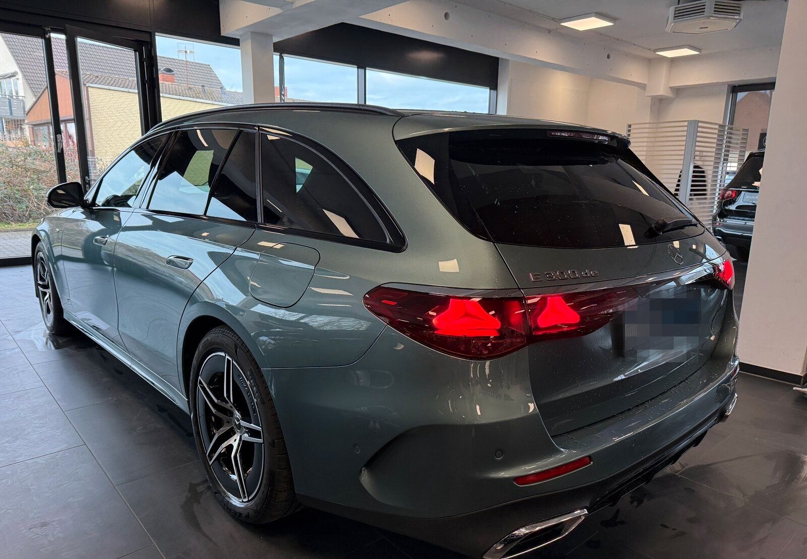 Mercedes-Benz E 300 de T EQ AMG PREMIUM PANO HuD AHK WINTERP. foto 3
