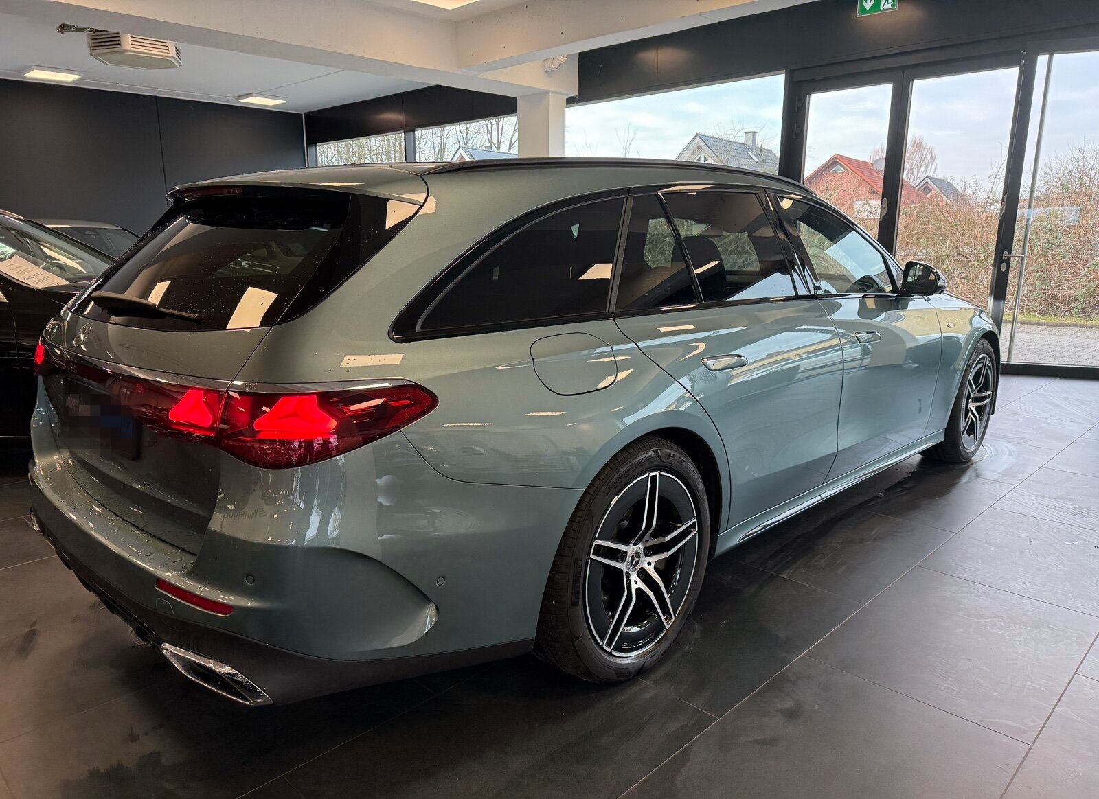 Mercedes-Benz E 300 de T EQ AMG PREMIUM PANO HuD AHK WINTERP. foto 4