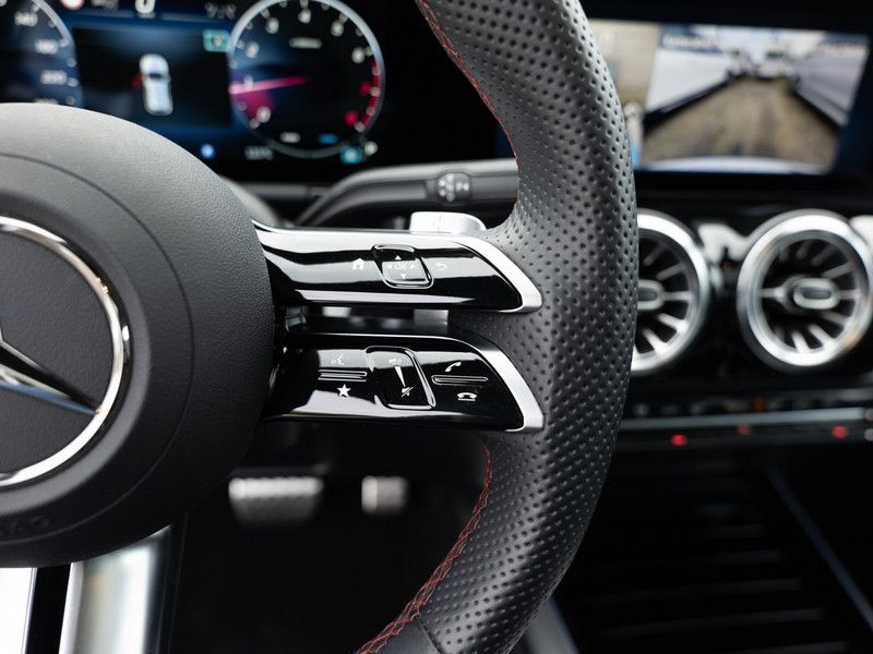 Mercedes-Benz GLA 200 AMG-Sport/MLB/360/Pano/Night/AHK/Keyl/19 foto 18