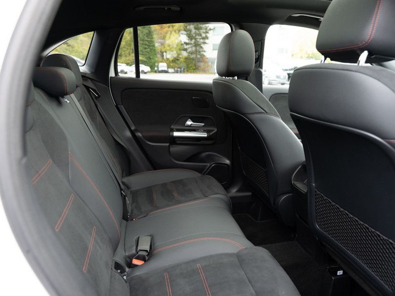 Mercedes-Benz GLA 200 AMG-Sport/MLB/360/Pano/Night/AHK/Keyl/19 foto 4