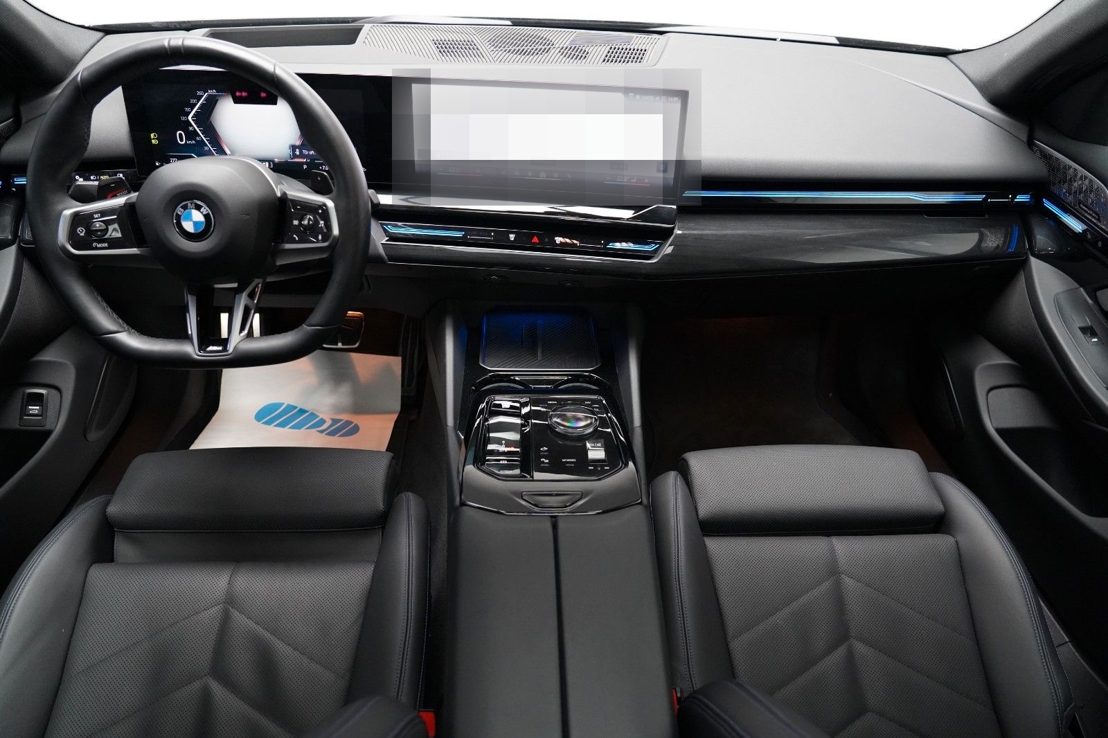 BMW 520d xDrive M Sport ICONIC PANO HUD 360 B&W foto 19