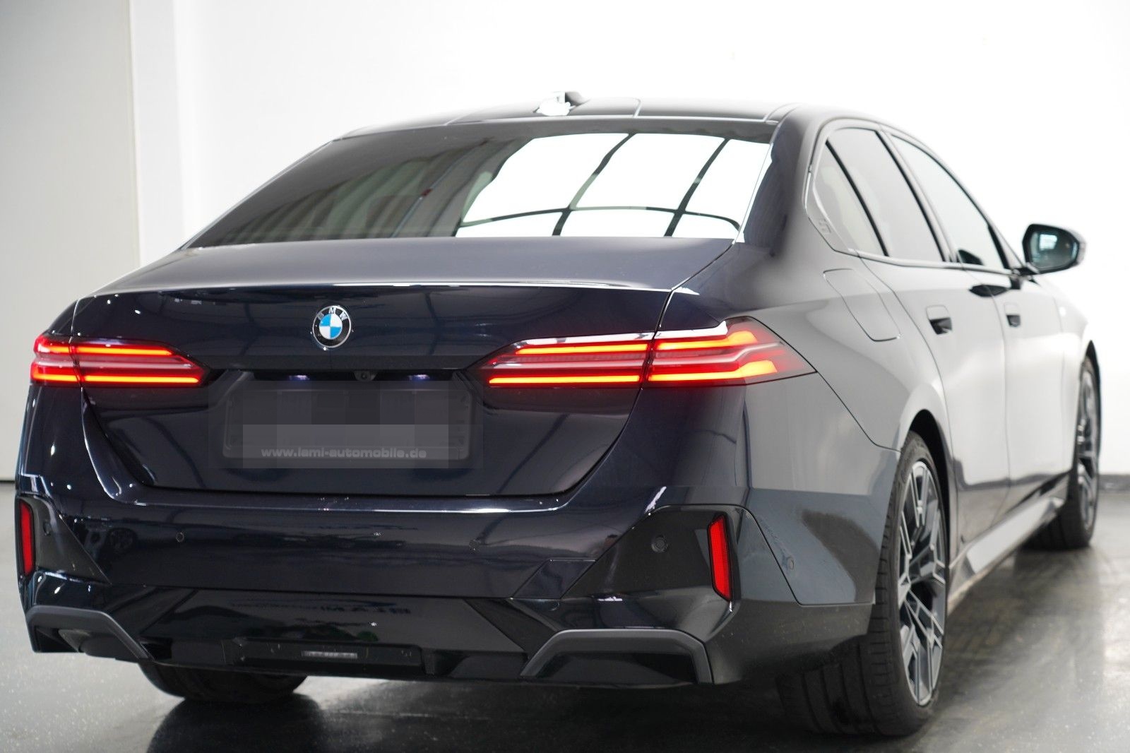 BMW 520d xDrive M Sport ICONIC PANO HUD 360 B&W foto 4