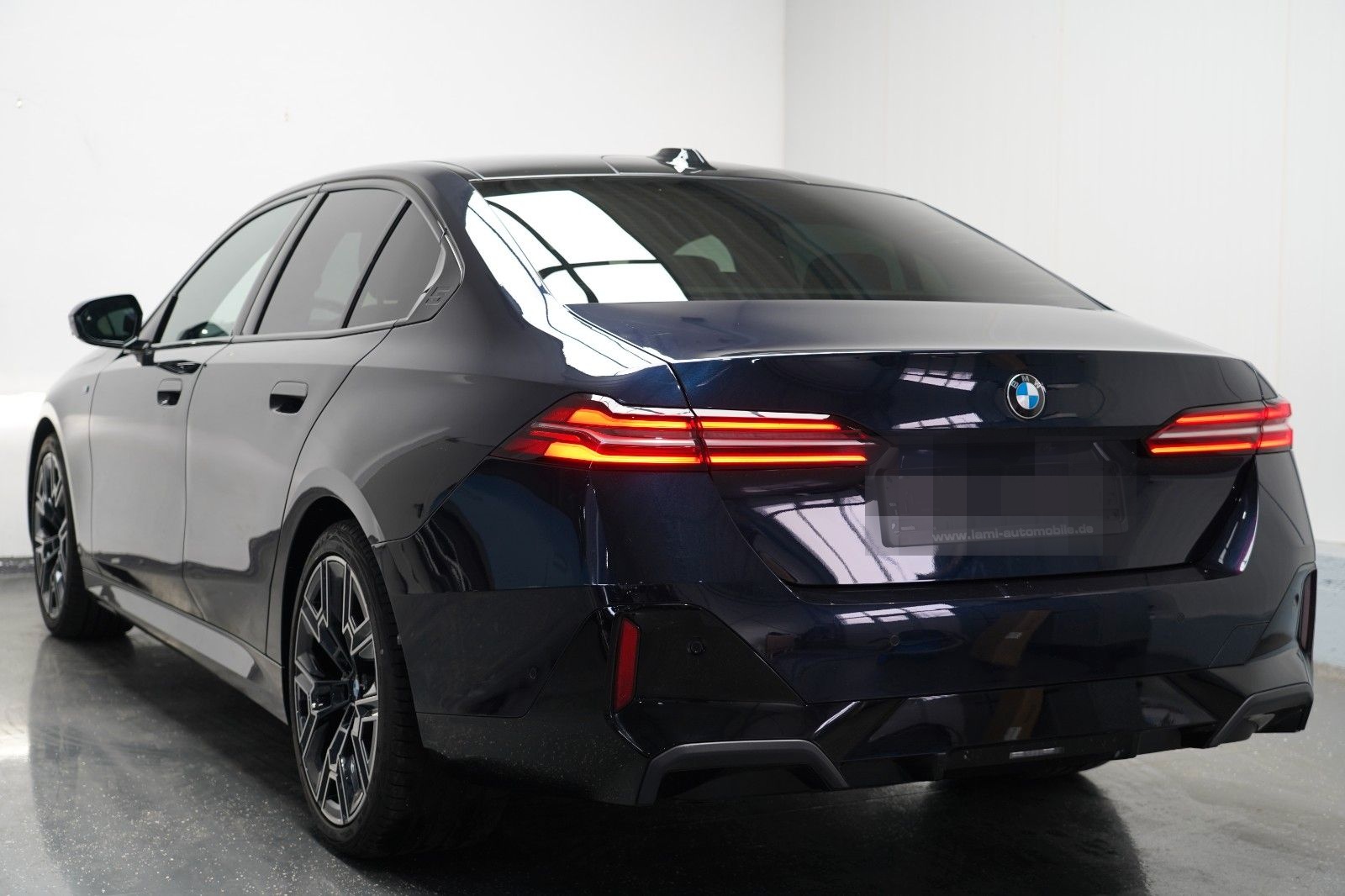 BMW 520d xDrive M Sport ICONIC PANO HUD 360 B&W foto 6