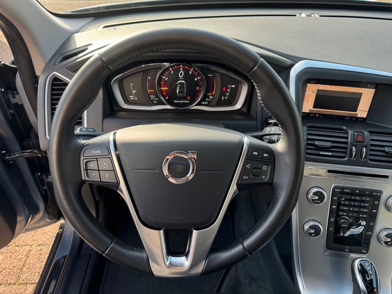 Volvo XC60 Summum AWD 306PS NAVI LEDER SITZHZG AUTOM. foto 11