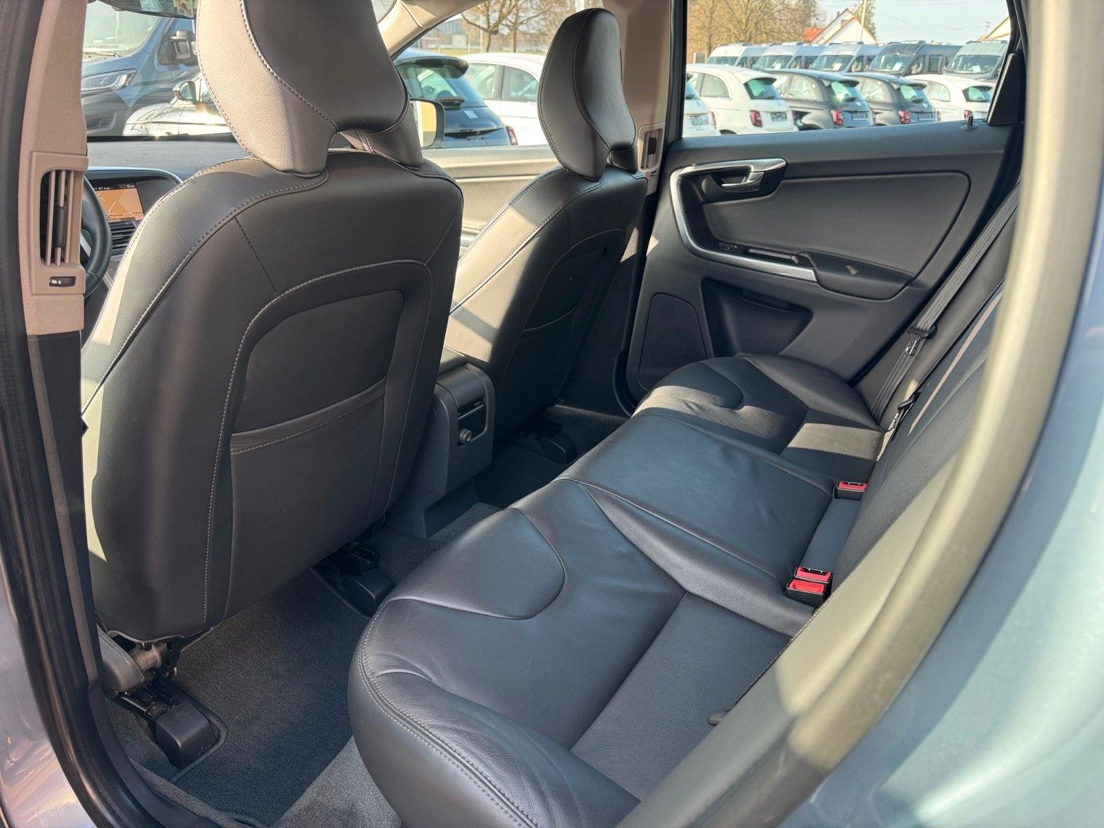 Volvo XC60 Summum AWD 306PS NAVI LEDER SITZHZG AUTOM. foto 13