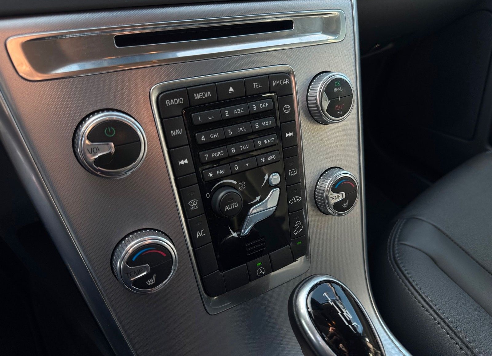 Volvo XC60 Summum AWD 306PS NAVI LEDER SITZHZG AUTOM. foto 14