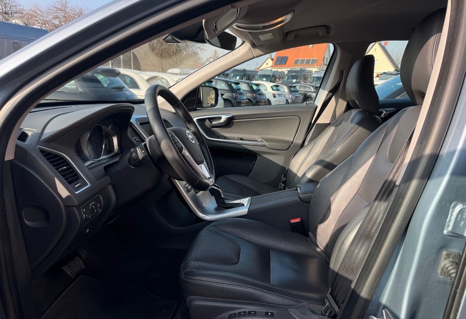 Volvo XC60 Summum AWD 306PS NAVI LEDER SITZHZG AUTOM. foto 9