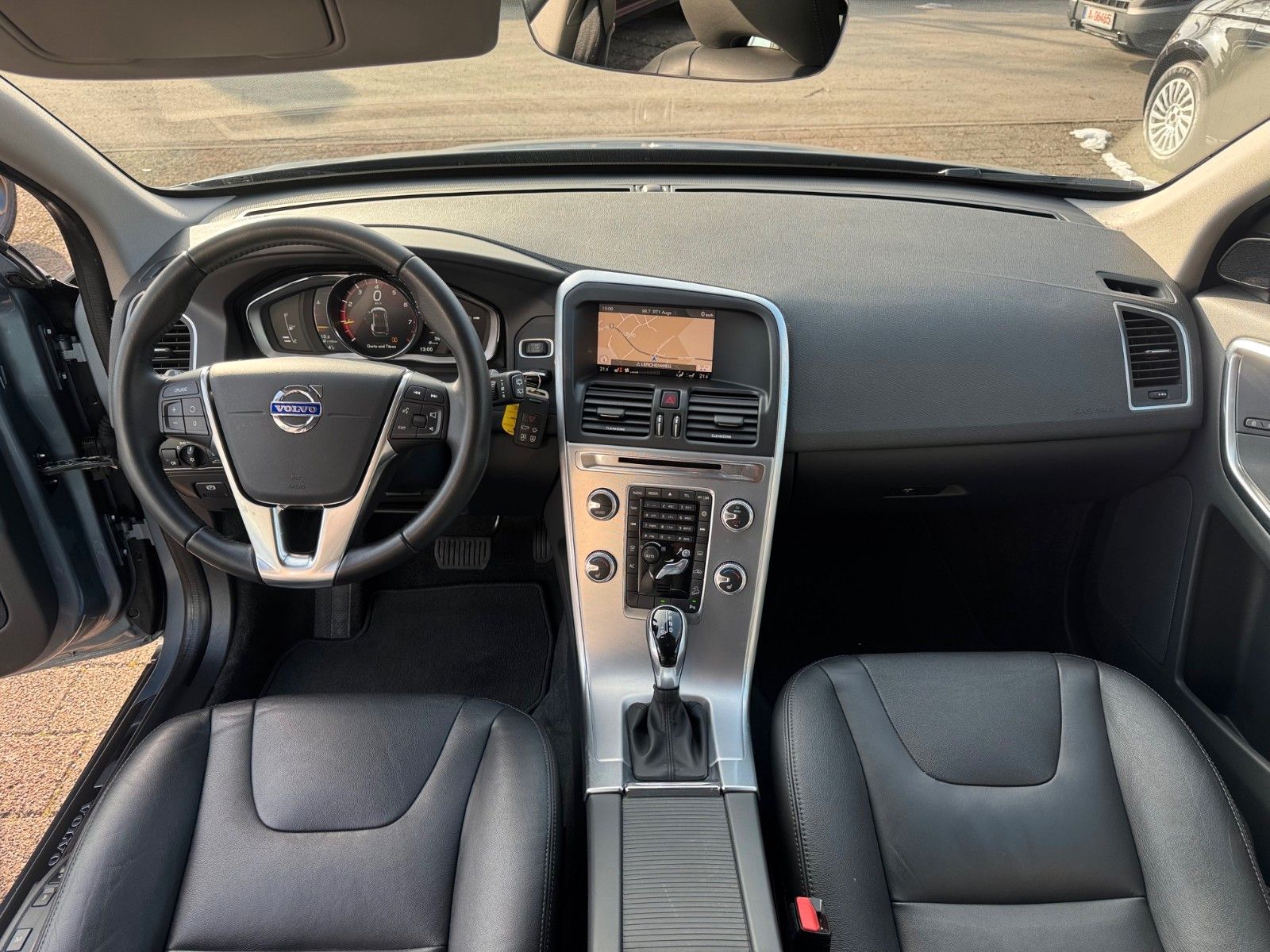 Volvo XC60 Summum AWD 306PS NAVI LEDER SITZHZG AUTOM. foto 10