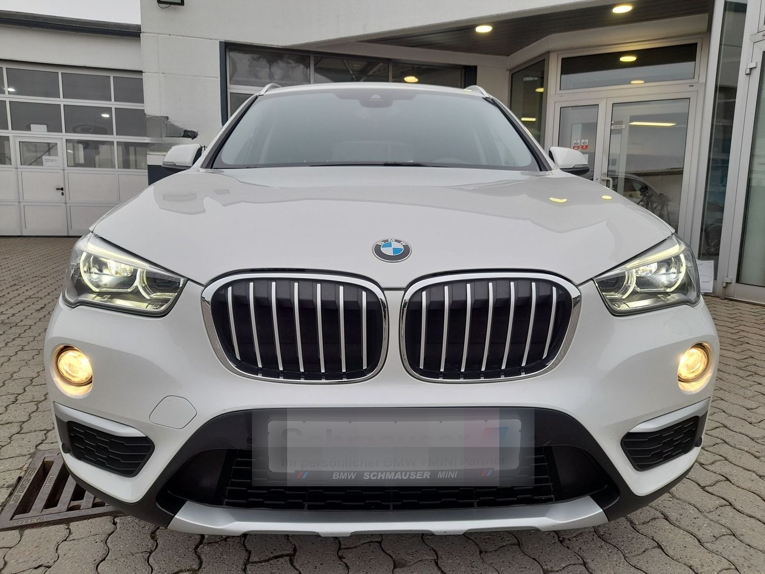 BMW X1 xDrive20i xLine,LED,PANO,RFK,HUD,NAVI,HIFI foto 2