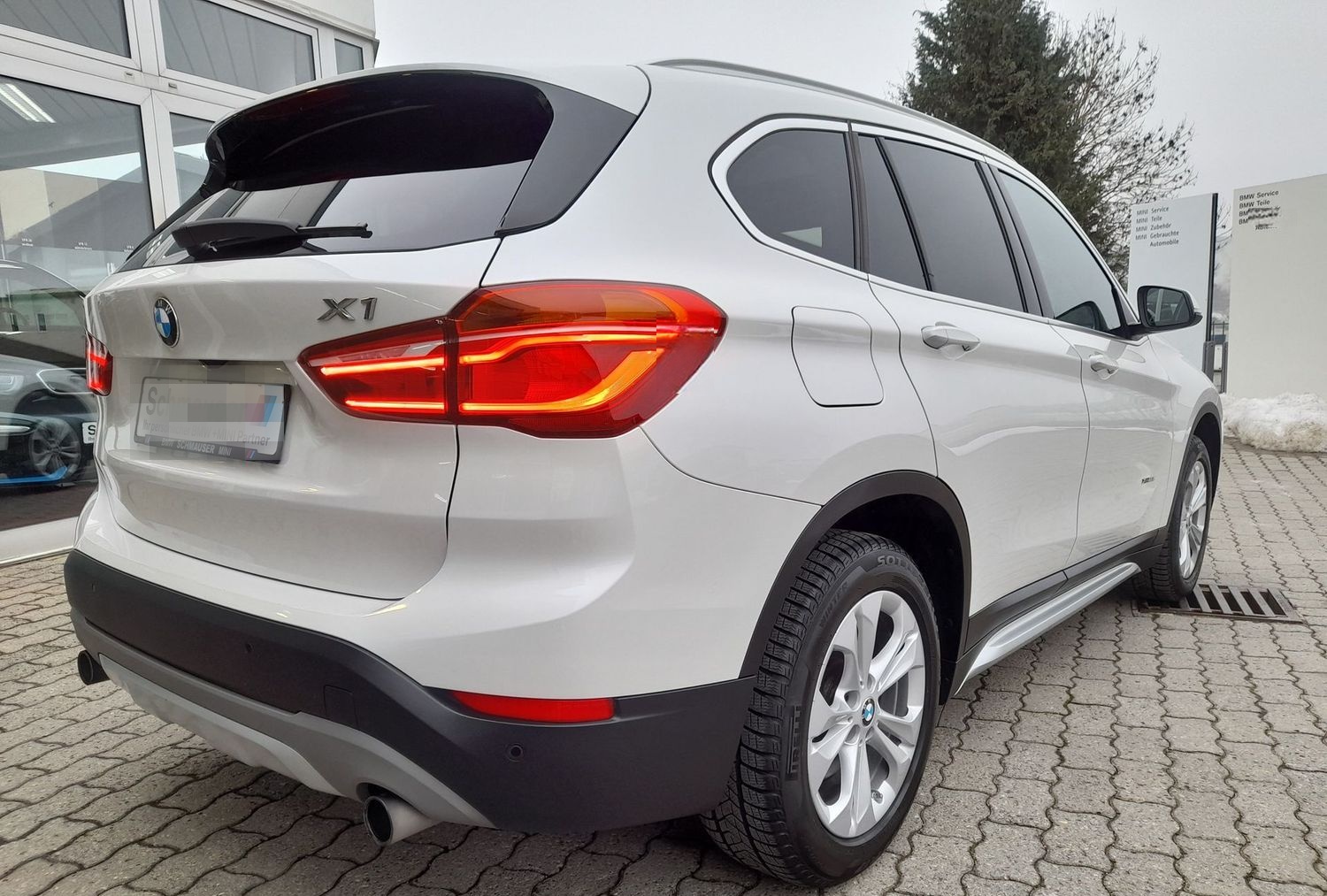 BMW X1 xDrive20i xLine,LED,PANO,RFK,HUD,NAVI,HIFI foto 11