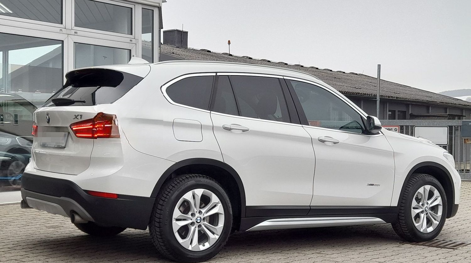 BMW X1 xDrive20i xLine,LED,PANO,RFK,HUD,NAVI,HIFI foto 16