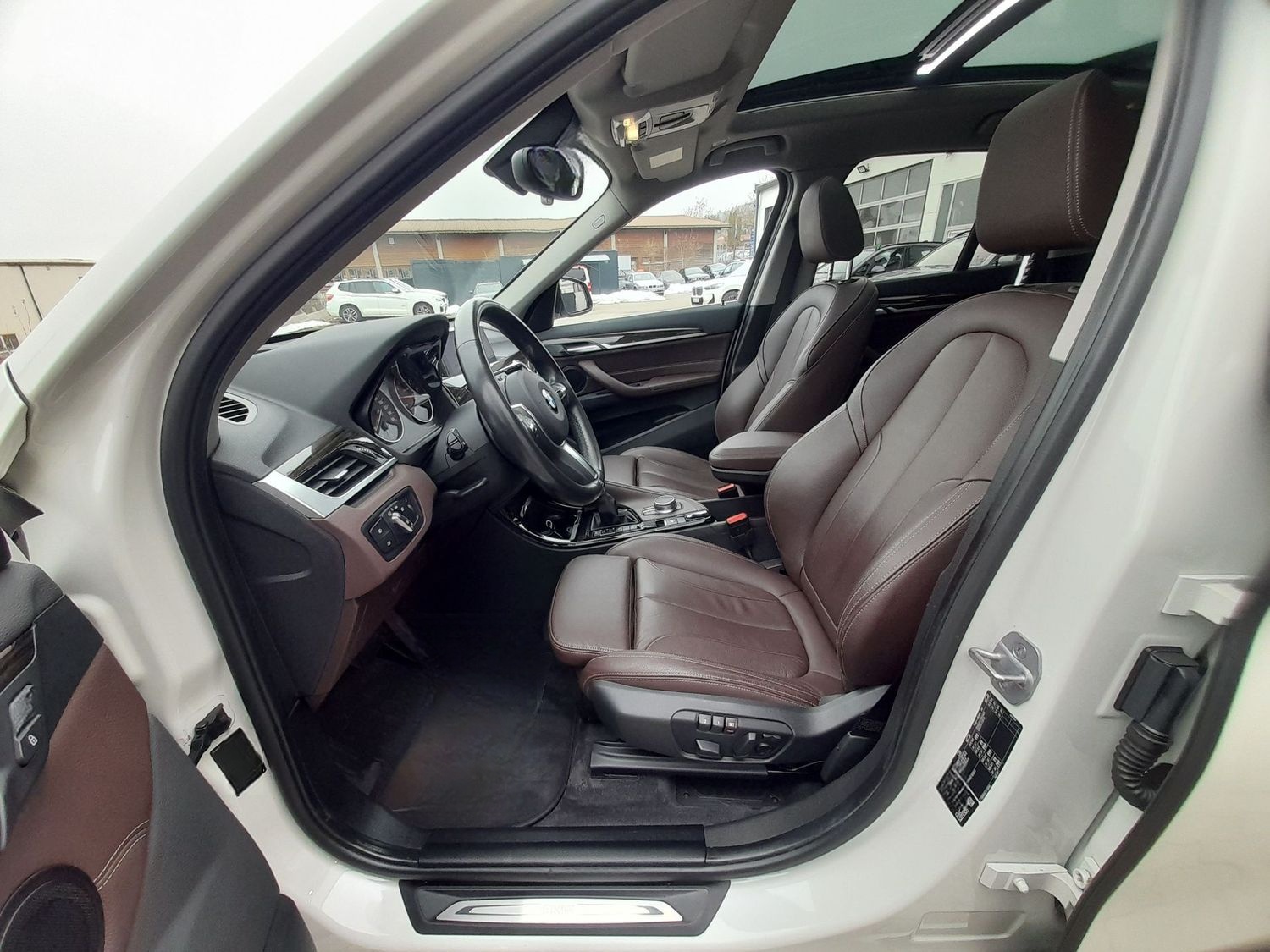 BMW X1 xDrive20i xLine,LED,PANO,RFK,HUD,NAVI,HIFI foto 22