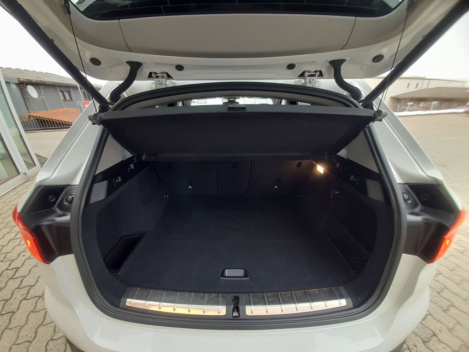 BMW X1 xDrive20i xLine,LED,PANO,RFK,HUD,NAVI,HIFI foto 8