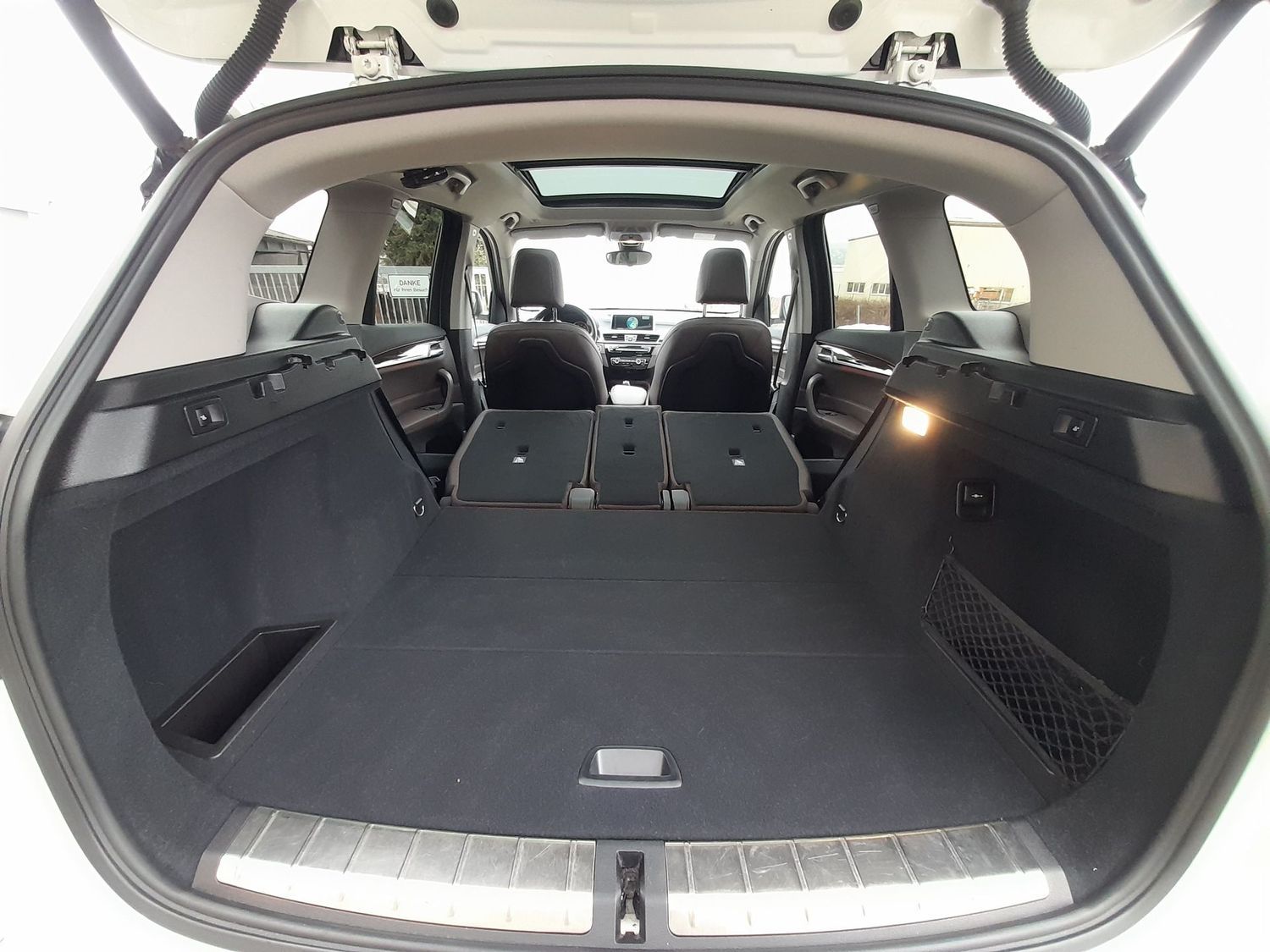 BMW X1 xDrive20i xLine,LED,PANO,RFK,HUD,NAVI,HIFI foto 9