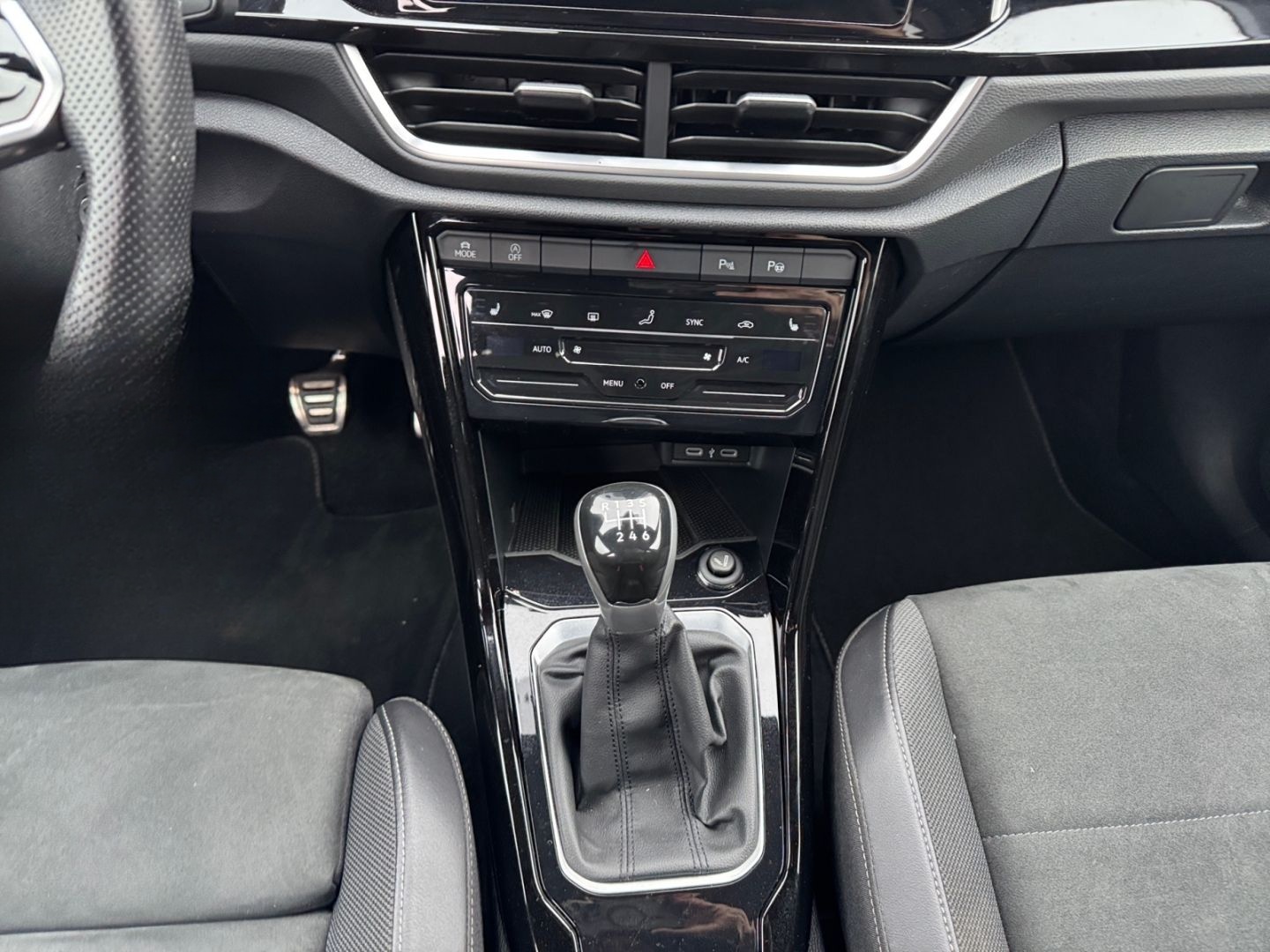Volkswagen T-Roc R-Line 1.0 TSI LED+/NAVI/KAMERA/5J.GARA+++ foto 11